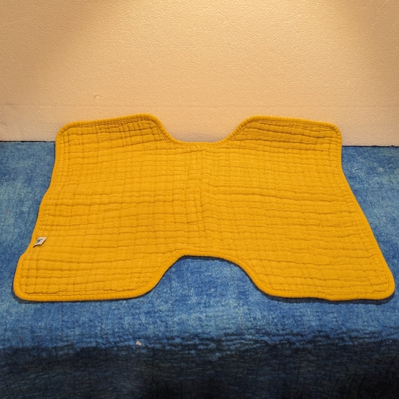 Mustard yellow burp cloth - Picture 1 of 5